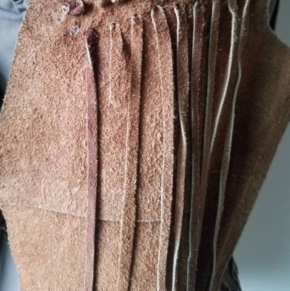 Vintage 1970's fringe tan leather vest  - Picture 4 of 4